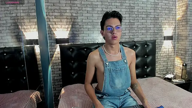 Lian Prince online show from March 3, 2026, 7:54 pm