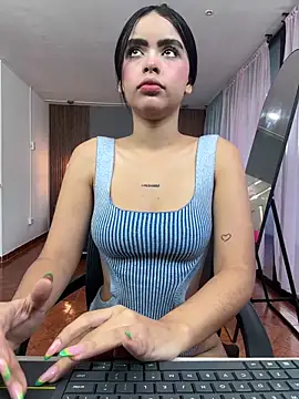 kitty rousse01 online show from May 29, 2026, 11:38 am