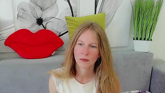 Mira XOo online show from June 19, 2026, 2:01 pm
