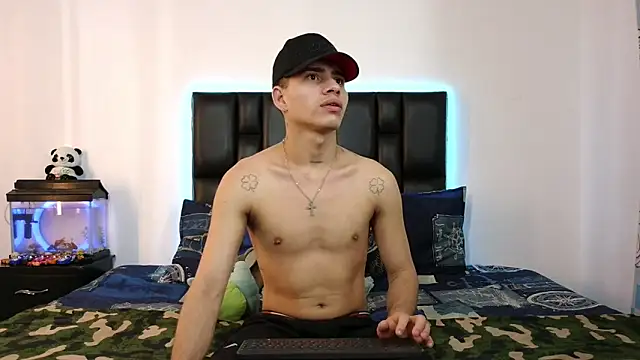 Snapshot of Dereek_Hot chatting on March 2, 2026, 3:40 am Dereek Hot online show from March 2, 2026, 3:40 am