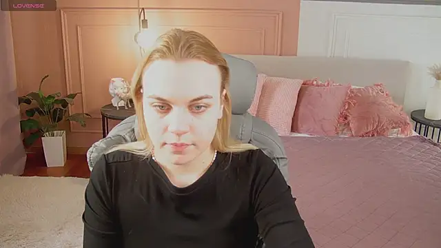 Glow Margo online show from April 14, 2026, 1:10 am