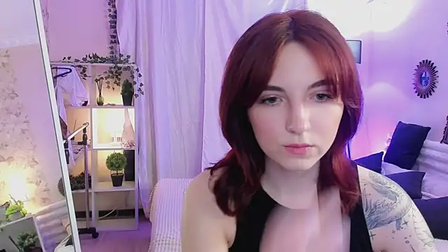 VittoriaNix online show from April 19, 2026, 6:21 pm