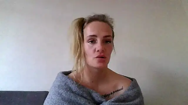 Snapshot of Lisanne30 chatting on February 25, 2026, 2:39 pm Lisanne30 online show from February 25, 2026, 2:39 pm