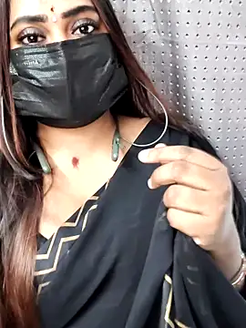 Cutie Nila online show from March 19, 2026, 6:13 am