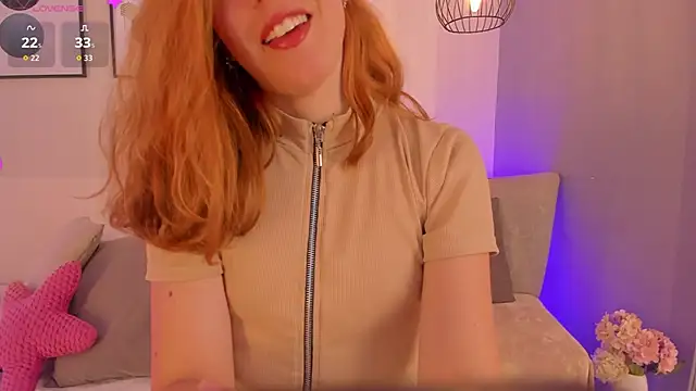 ariavelvet  online show from April 6, 2026, 3:24 am