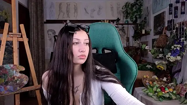 EffieMeowley online show from April 18, 2026, 5:54 am