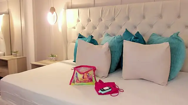 raquel mooon online show from April 17, 2026, 5:38 pm