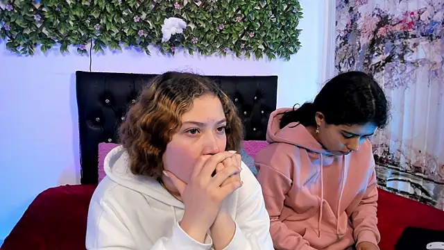 valeria and zoe online show from May 4, 2026, 3:04 pm