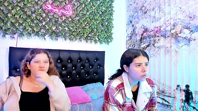 valeria and zoe online show from May 12, 2026, 2:01 pm