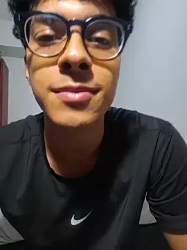 SweetMig online show from March 4, 2026, 3:47 am