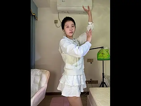 Y--F--LOVE online show from March 12, 2026, 3:38 pm