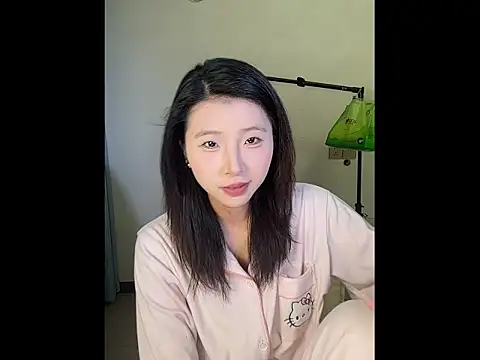 Y--F--LOVE online show from March 25, 2026, 4:17 pm