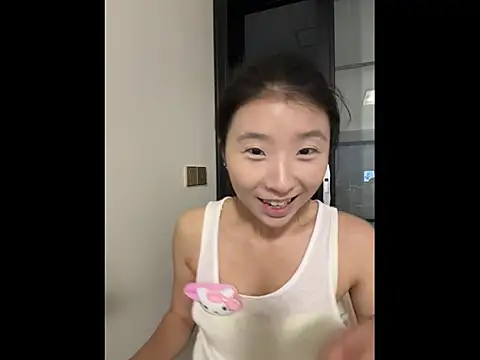 Y--F--LOVE online show from April 16, 2026, 11:22 am