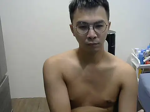Snapshot of silverwolfwoof chatting on May 26, 2026, 1:31 pm silverwolfwoof online show from May 26, 2026, 1:31 pm