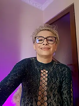 LunaBlaise online show from May 16, 2026, 6:56 am