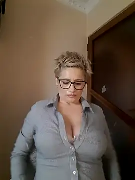 LunaBlaise online show from March 28, 2026, 7:09 am