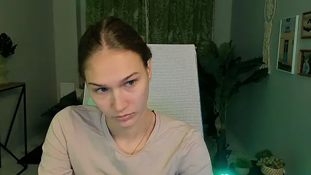 Snapshot of Sweet_Emilya chatting on March 2, 2026, 11:00 pm Sweet Emilya online show from March 2, 2026, 11:00 pm