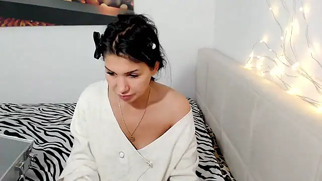 NickyHotXO online show from May 6, 2026, 4:27 am
