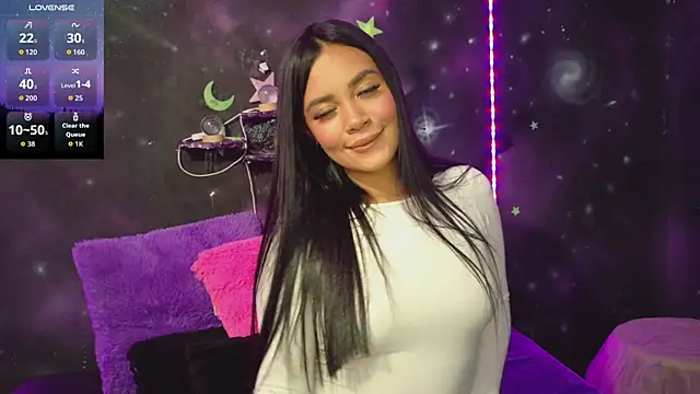 ValentinaRojass  online show from May 15, 2026, 5:55 pm