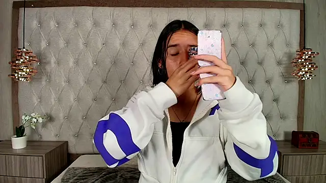 LilyRossi  online show from May 22, 2026, 1:53 pm