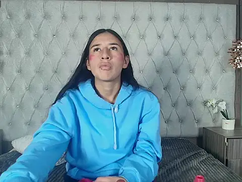 LilyRossi  online show from April 17, 2026, 12:52 pm