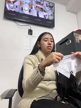 LilyRossi  online show from May 5, 2026, 12:52 pm