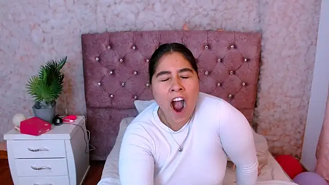 Sofiazaf  online show from March 5, 2026, 12:24 pm