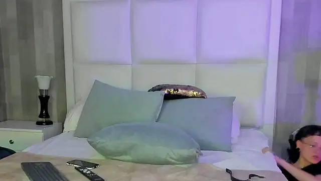 CaliferAndAurora online show from March 11, 2026, 4:23 pm