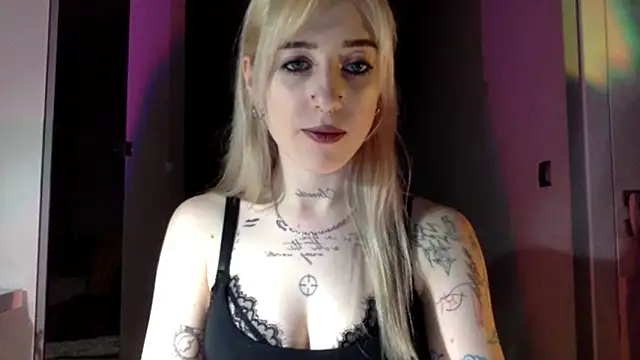 EmmyWet online show from April 28, 2026, 5:28 pm