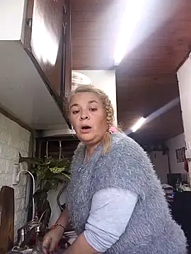momismilf544 online show from May 24, 2026, 7:25 pm