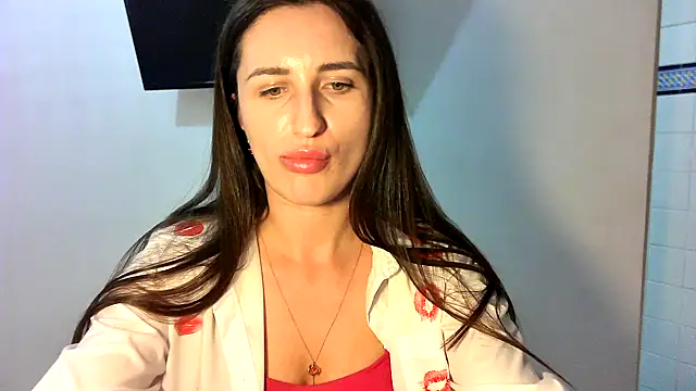 Snapshot of EveLuxe01 chatting on February 28, 2026, 12:32 am EveLuxe01 online show from February 28, 2026, 12:32 am