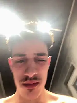 KillianLau26510 online show from April 9, 2026, 10:05 pm