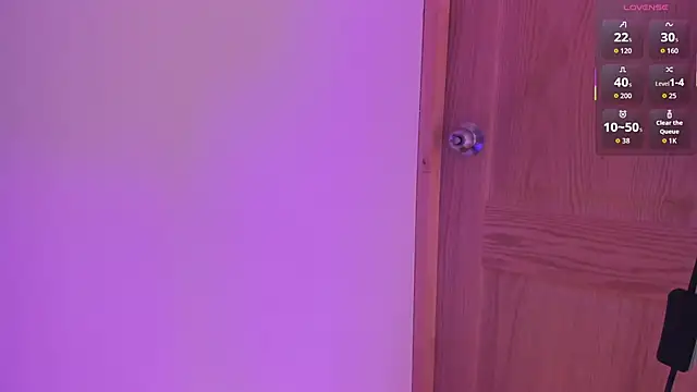 Candyskinny21 online show from March 8, 2026, 2:04 am