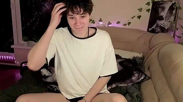 AnthonyCuutie online show from April 17, 2026, 5:54 am