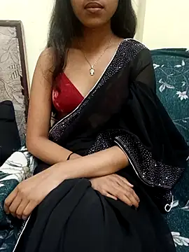 MAYA BED GIRL online show from April 10, 2026, 7:26 am