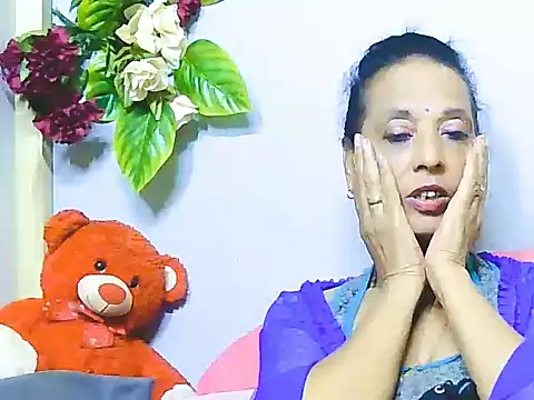 Hot queen58 online show from June 4, 2026, 3:22 am