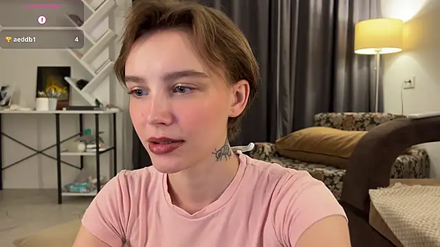 Lolatatee online show from June 26, 2026, 7:31 pm
