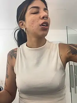 VioletaHills  online show from June 22, 2026, 12:13 pm
