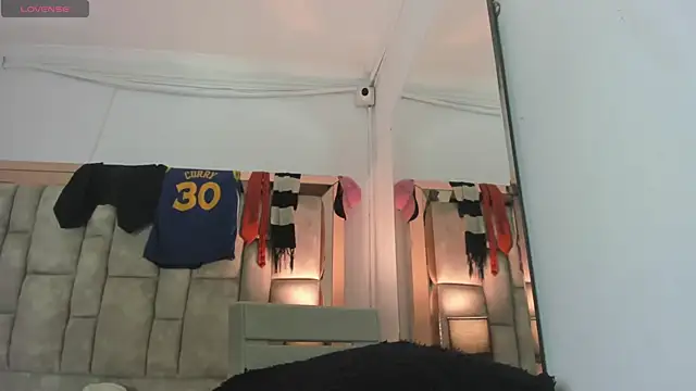 Snapshot of Titan_Moreno_ chatting on July 7, 2026, 6:47 am Titan Moreno online show from July 7, 2026, 6:47 am
