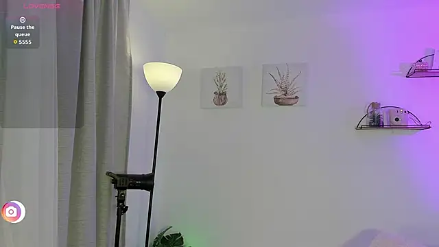 AlaiaRogers online show from April 1, 2026, 10:27 am