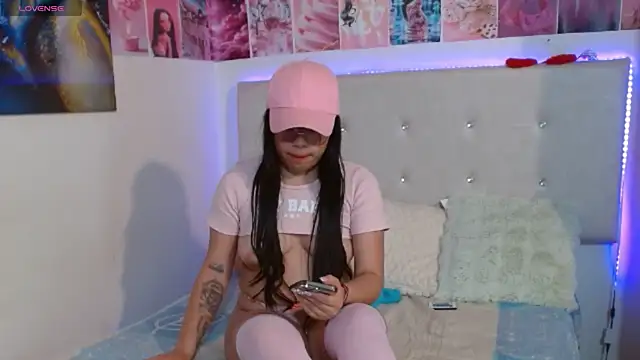 Gemma laurens online show from April 9, 2026, 2:35 am