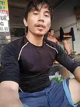 traiwe06 online show from May 5, 2026, 1:41 am
