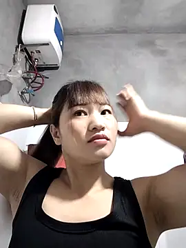 Lilinn  online show from April 14, 2026, 10:59 pm