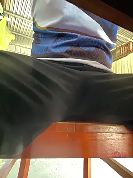 hoang15075 online show from April 9, 2026, 7:58 am