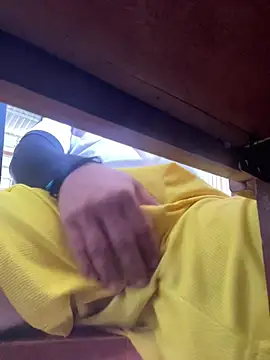 hoang15075 online show from April 21, 2026, 2:03 am