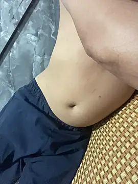 hoang15075 online show from April 25, 2026, 4:04 pm