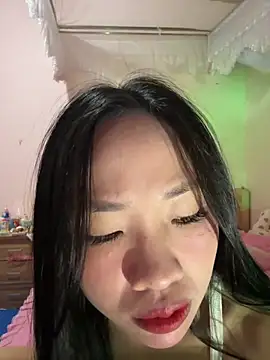 MIABCDZ online show from April 10, 2026, 1:12 am