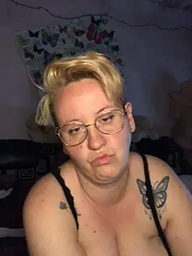 SofiaAmour online show from April 15, 2026, 8:09 pm