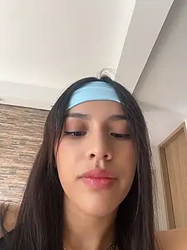 Mia-villalobos online show from May 26, 2026, 2:15 pm