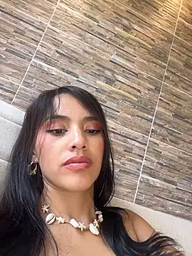 Mia-villalobos online show from April 1, 2026, 4:37 pm